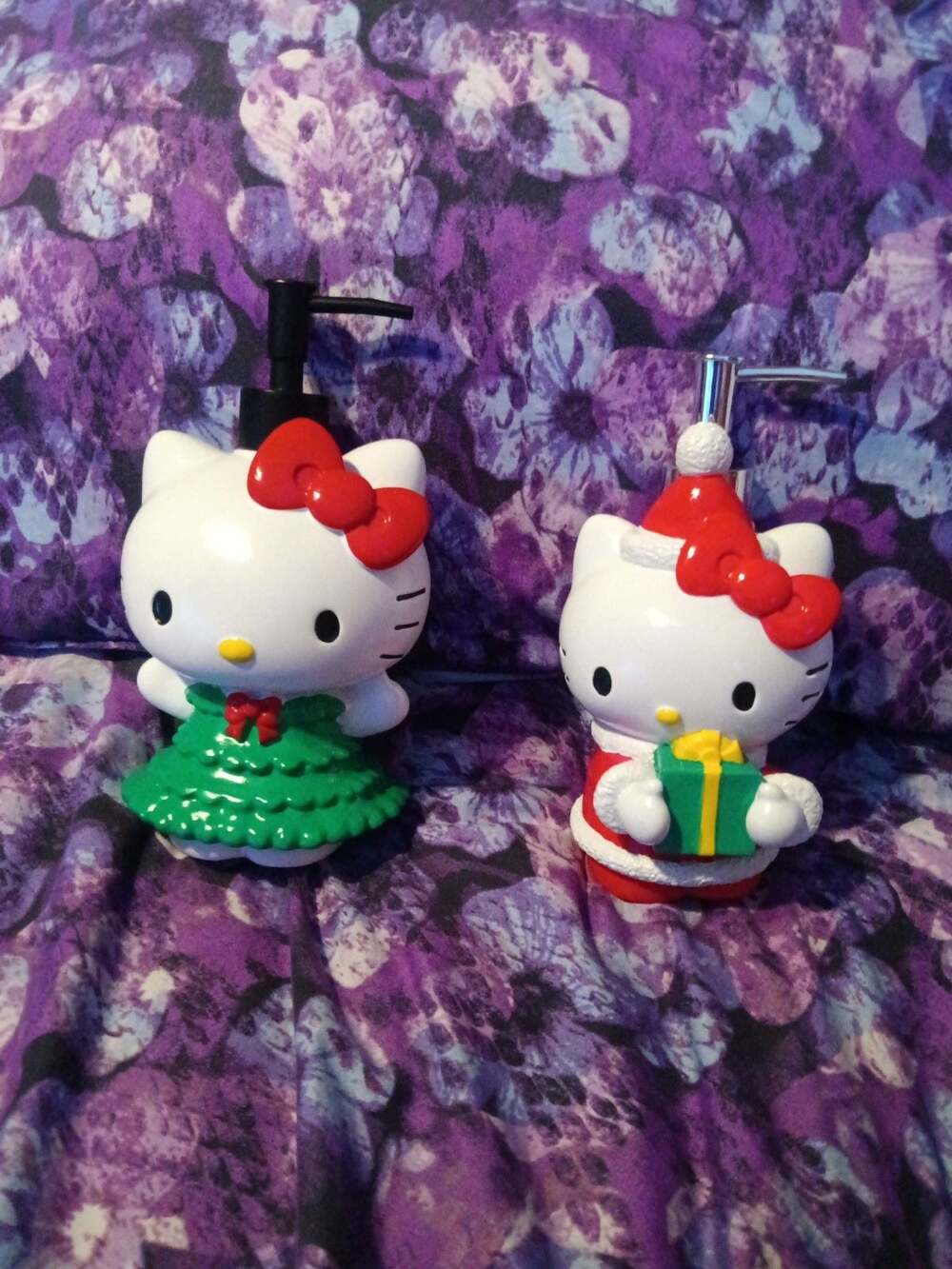 Sanrio Hello Kitty Christmas Holiday Soap & Lotion Dispenser Set! Santa & Tree!